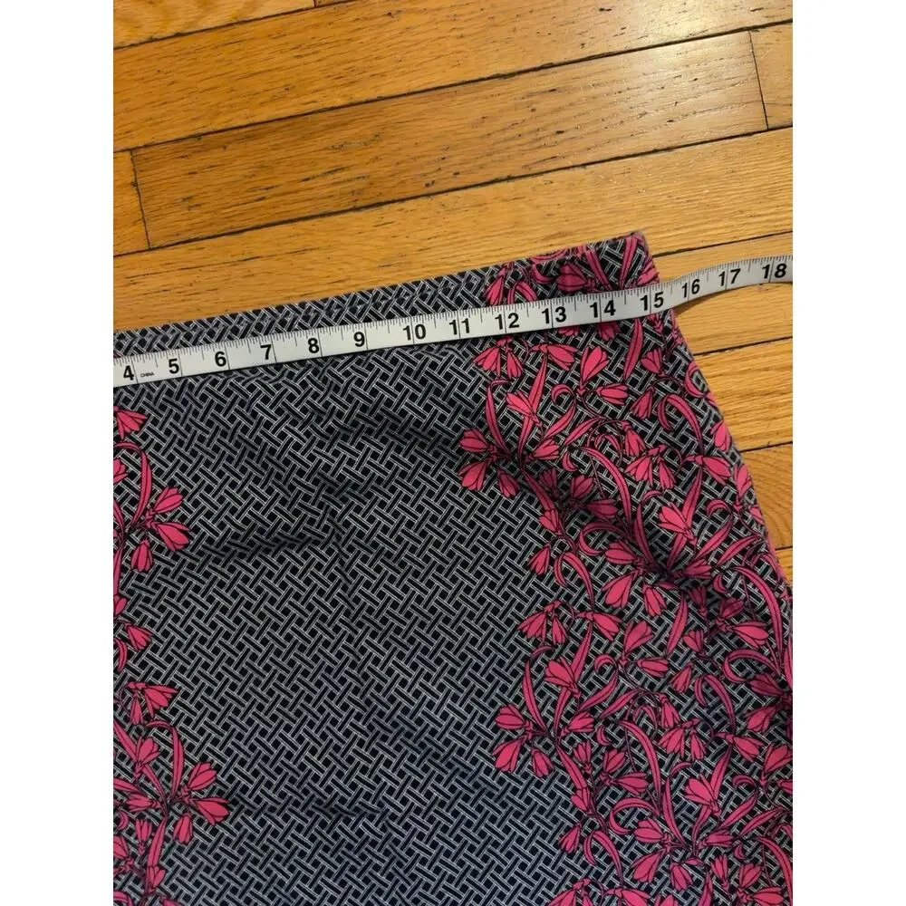 Talbots Women’s Skirt Size S Pink Black Geometric Floral Stretch Pull On Knee